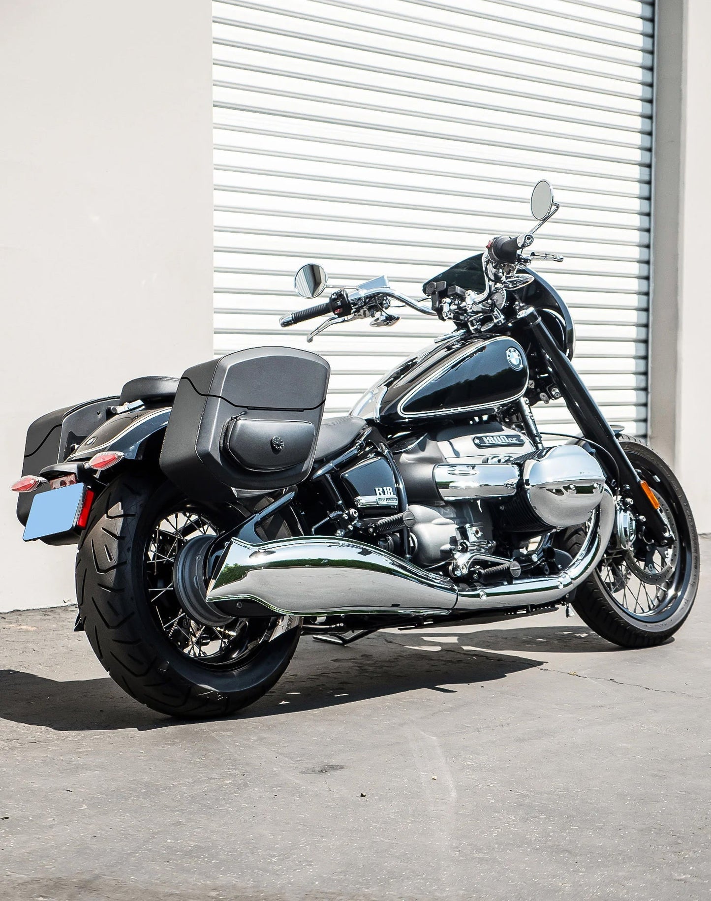 24L - Ironclad Quick-Mount Medium BMW R18 Leather Wrapped Hard Alforjas