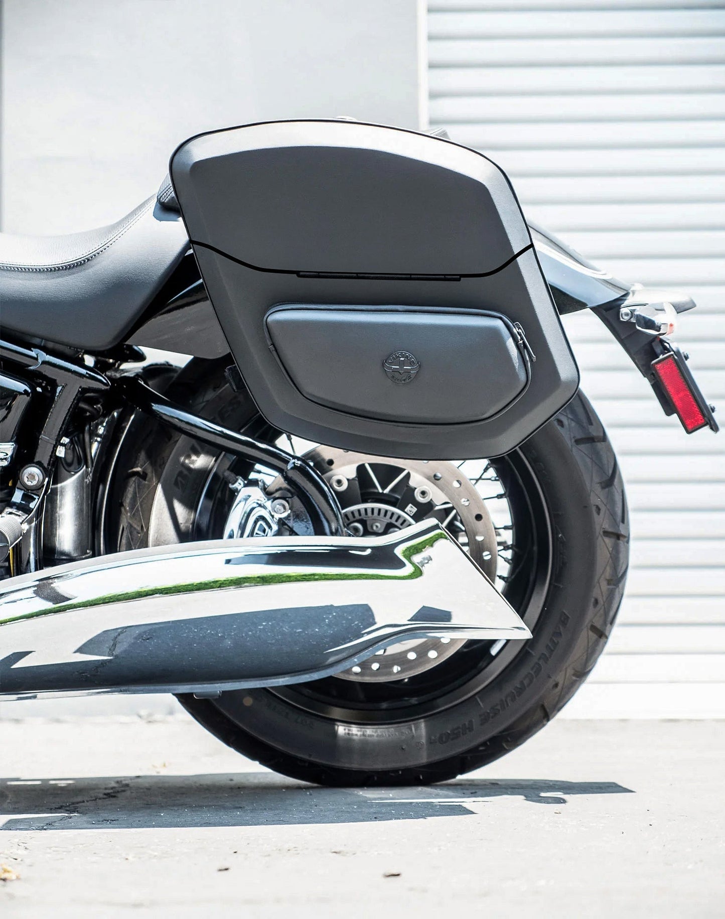 24L - Ironclad Quick-Mount Medium BMW R18 Leather Wrapped Hard Alforjas