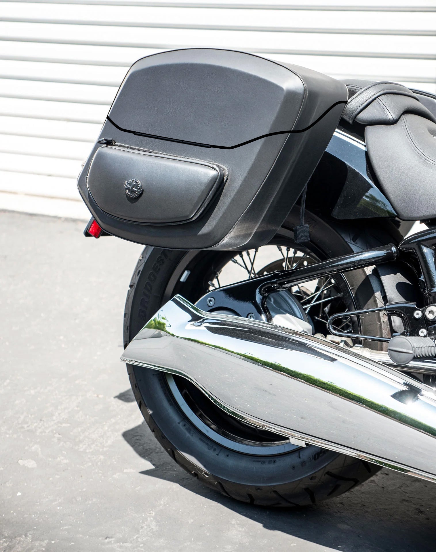 24L - Ironclad Quick-Mount Medium BMW R18 Leather Wrapped Hard Alforjas