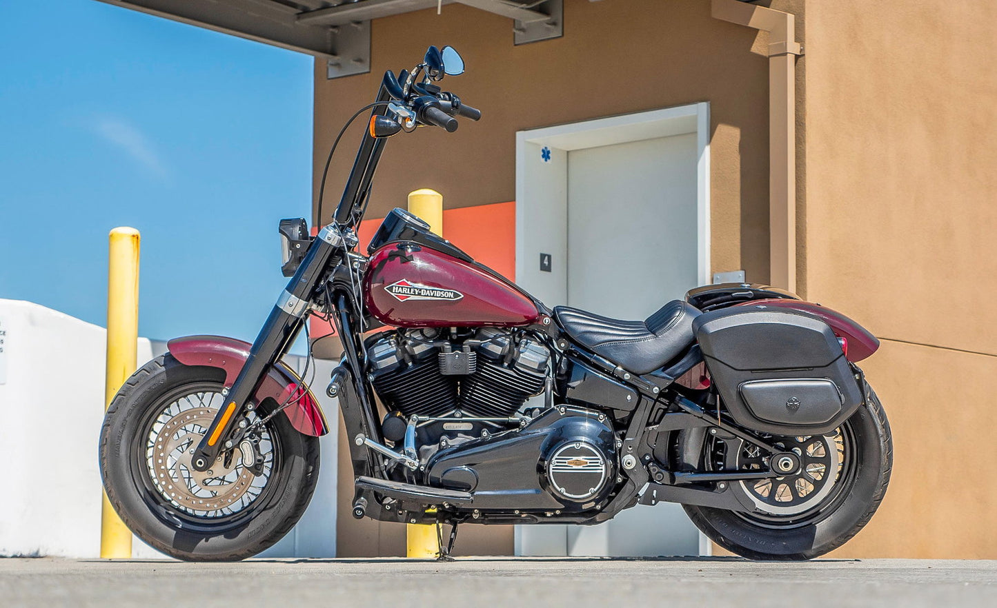 24L - Ironclad Quick-Mount Medium Harley Softail Slim FLSL Leather Wrapped Hard Alforjas