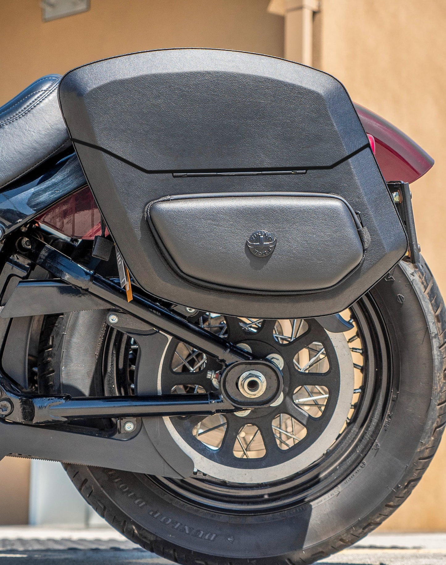 24L - Ironclad Quick-Mount Medium Harley Softail Slim FLSL Leather Wrapped Hard Alforjas