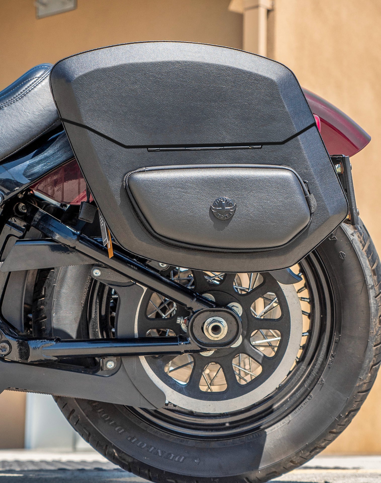 24L - Ironclad Quick-Mount Medium Harley Softail Slim FLSL Leather Wrapped Hard Alforjas