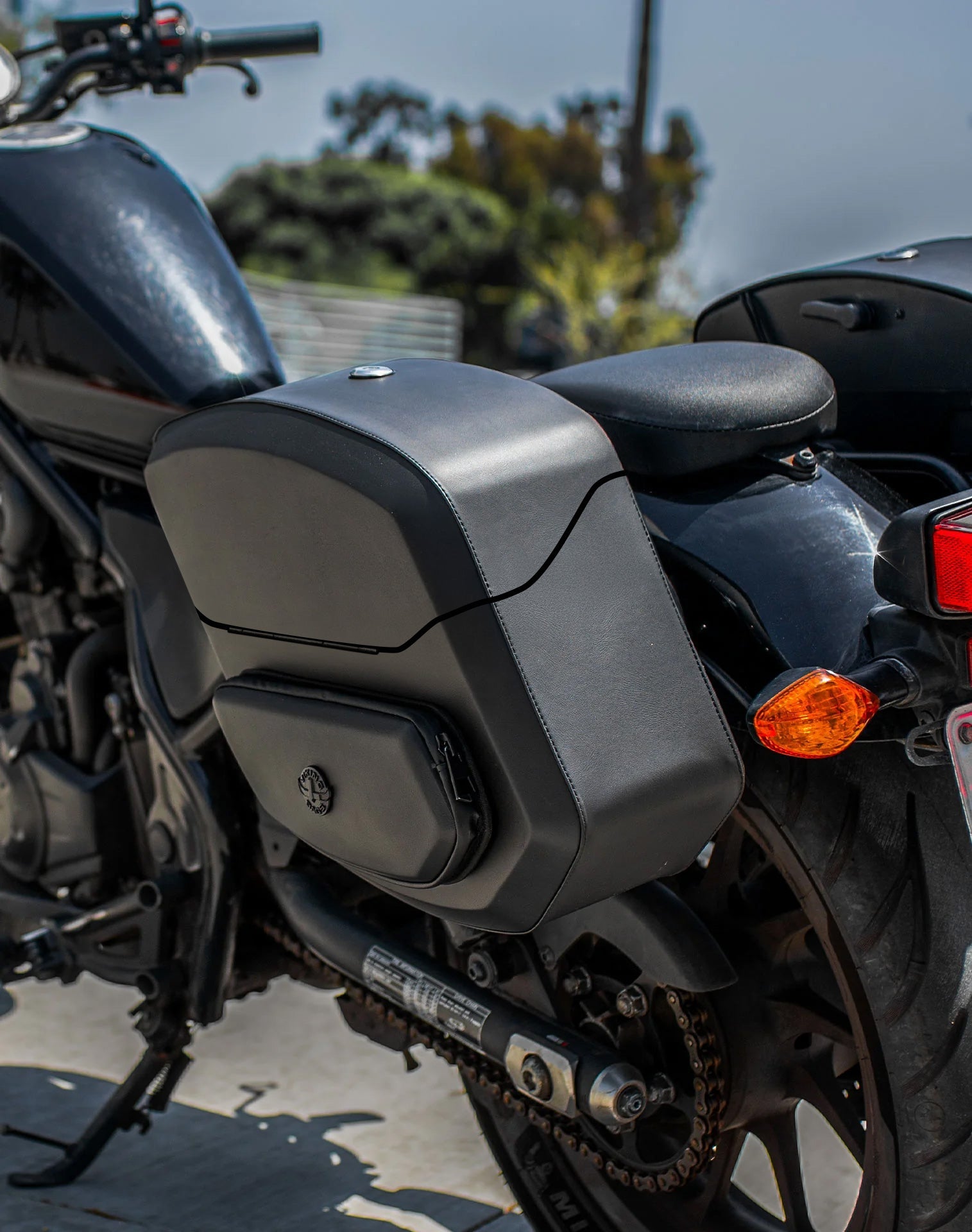 24L - Ironclad Quick-Mount Medium Honda Rebel 300 Leather Wrapped Hard Alforjas