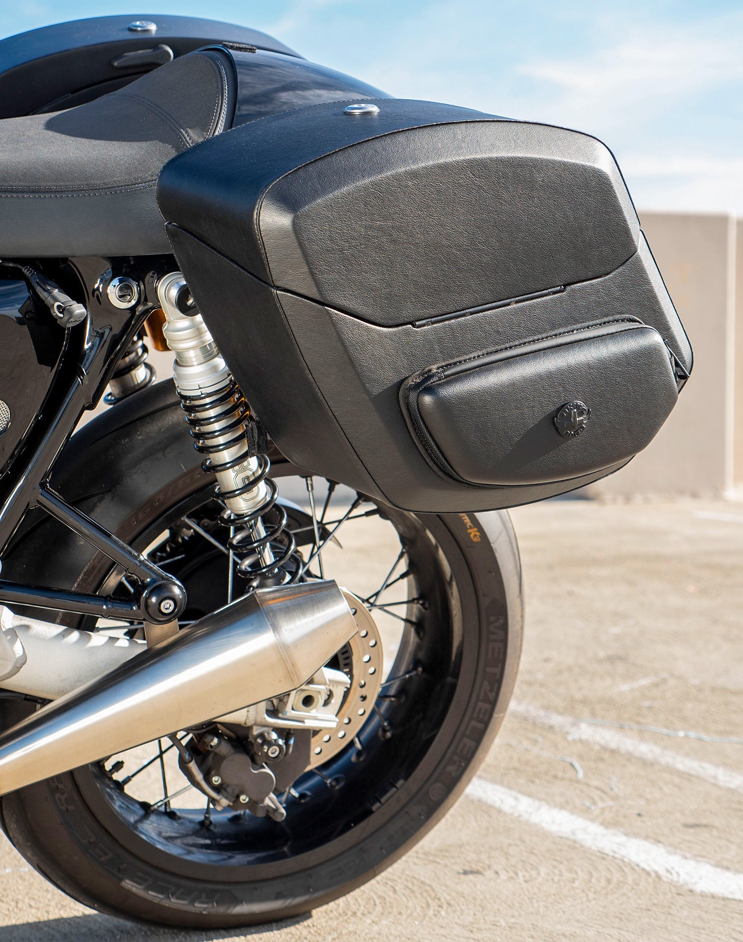 24L - Ironclad Quick-Mount Medium Triumph Thruxton RS Leather Wrapped Hard Alforjas