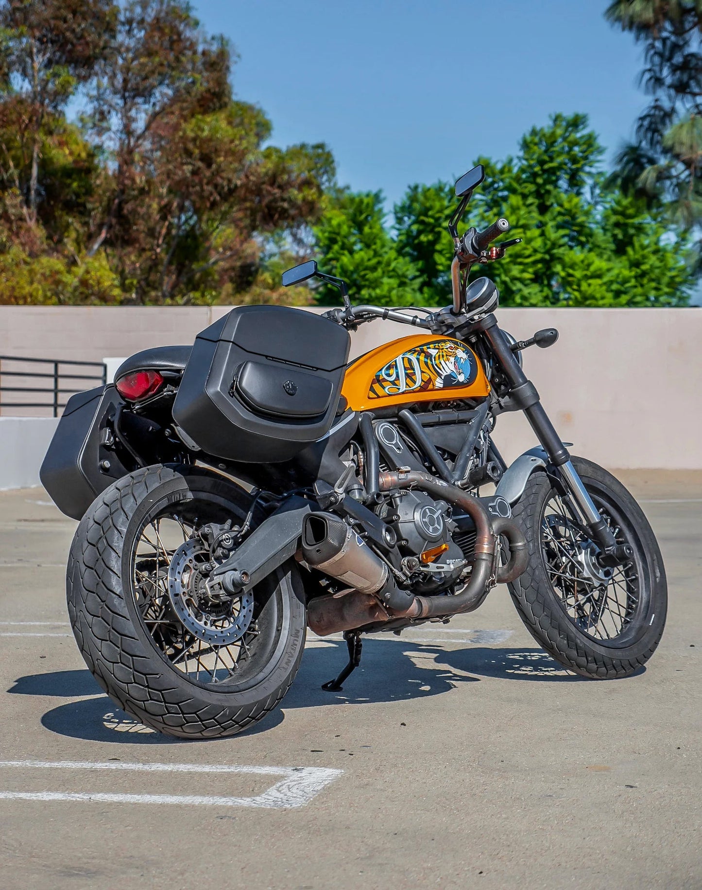 24L - Ironclad Quick-Mount Medium Ducati Scrambler (2014-17) Leather Wrapped Hard Alforjas