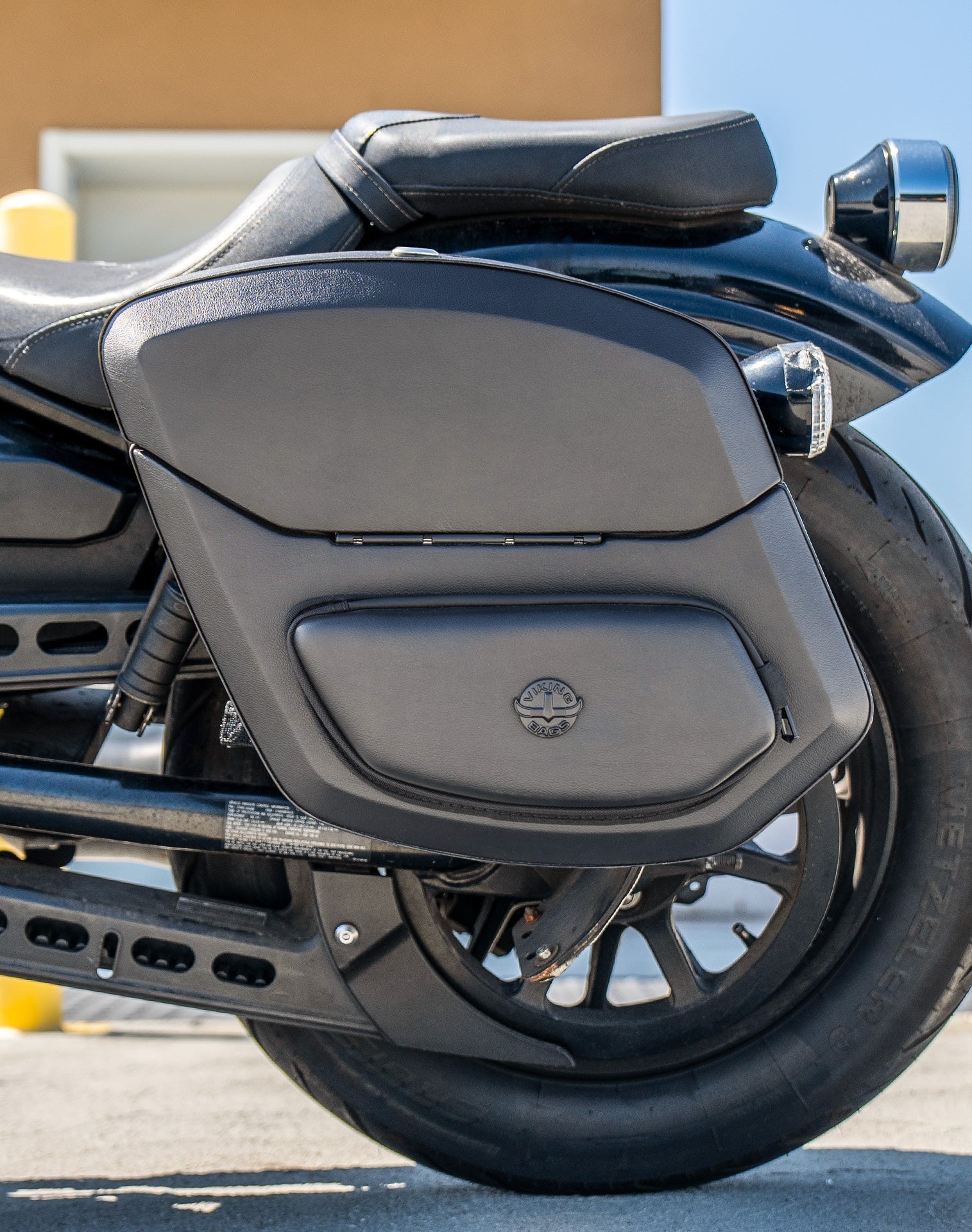 24L - Ironclad Quick-Mount Medium Yamaha Bolt Specific Leather Wrapped Hard Alforjas