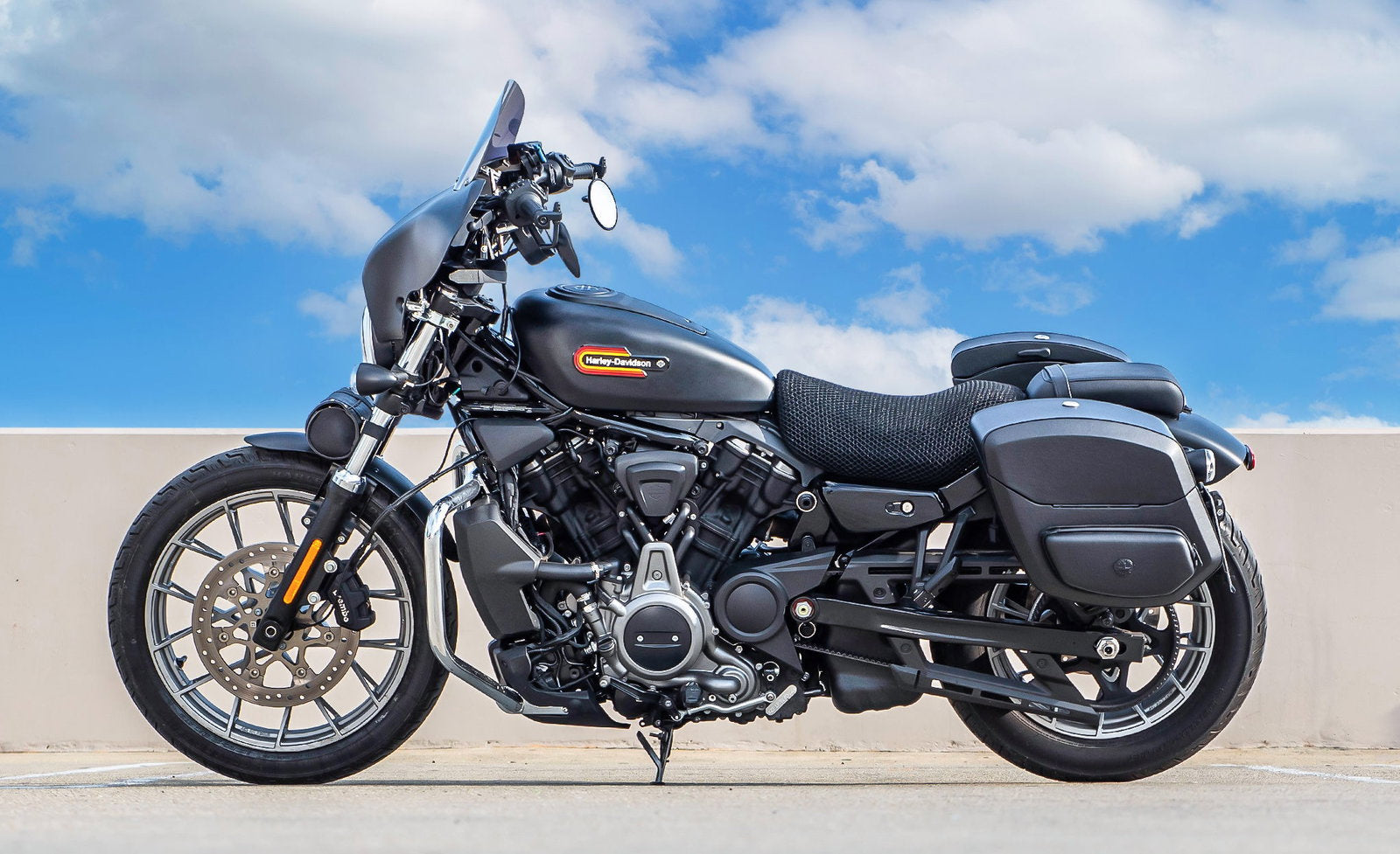 24L - Ironclad Quick-Mount Medium Harley Sportster Nightster RH975/S Leather Wrapped Hard Alforjas