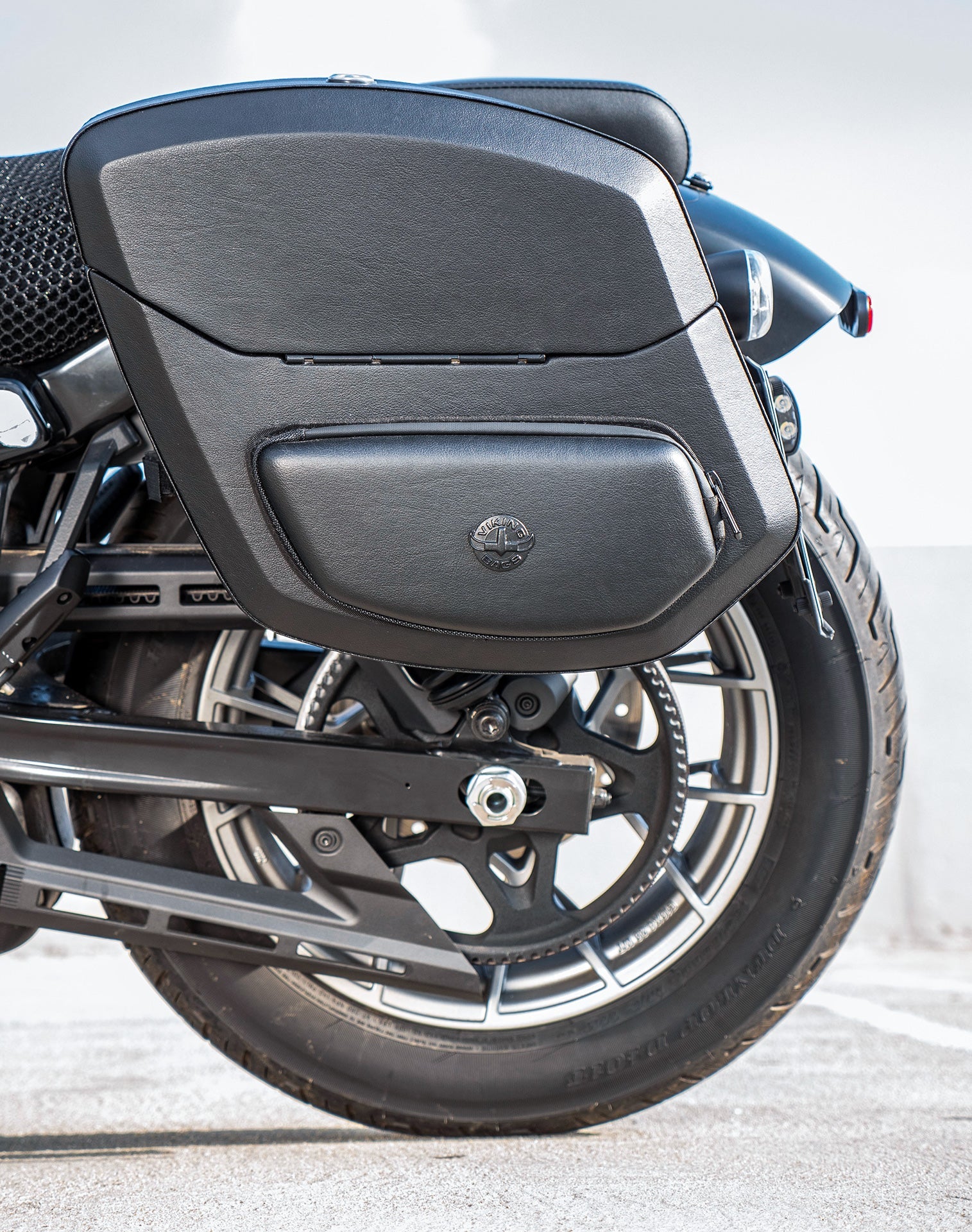 24L - Ironclad Quick-Mount Medium Harley Sportster Nightster RH975/S Leather Wrapped Hard Alforjas