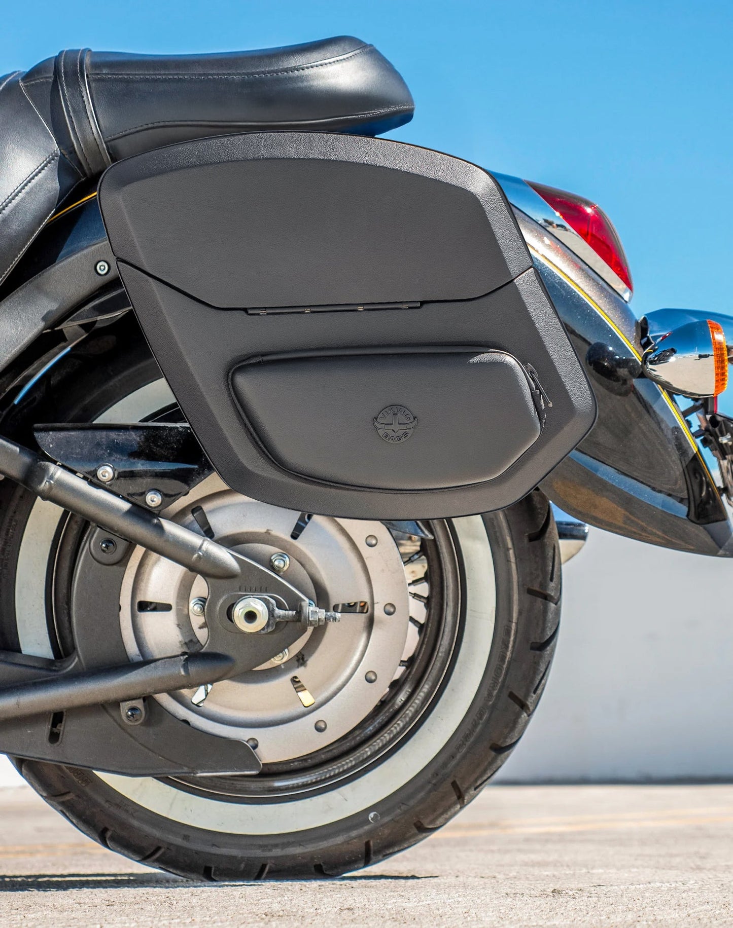24L - Ironclad Quick-Mount Medium Kawasaki Vulcan 900 Classic VN900 Leather Wrapped Hard Alforjas