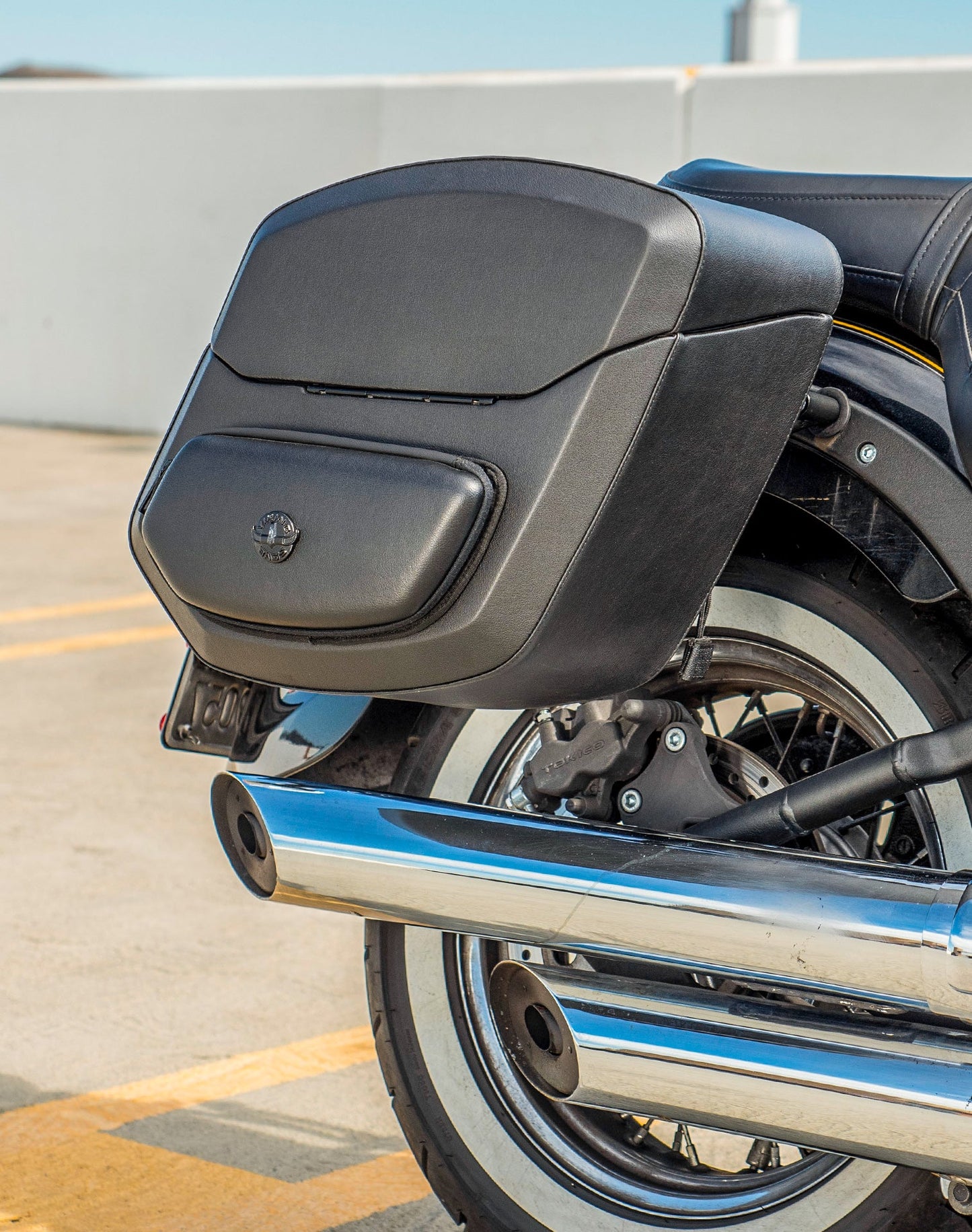 24L - Ironclad Quick-Mount Medium Kawasaki Vulcan 900 Classic VN900 Leather Wrapped Hard Alforjas