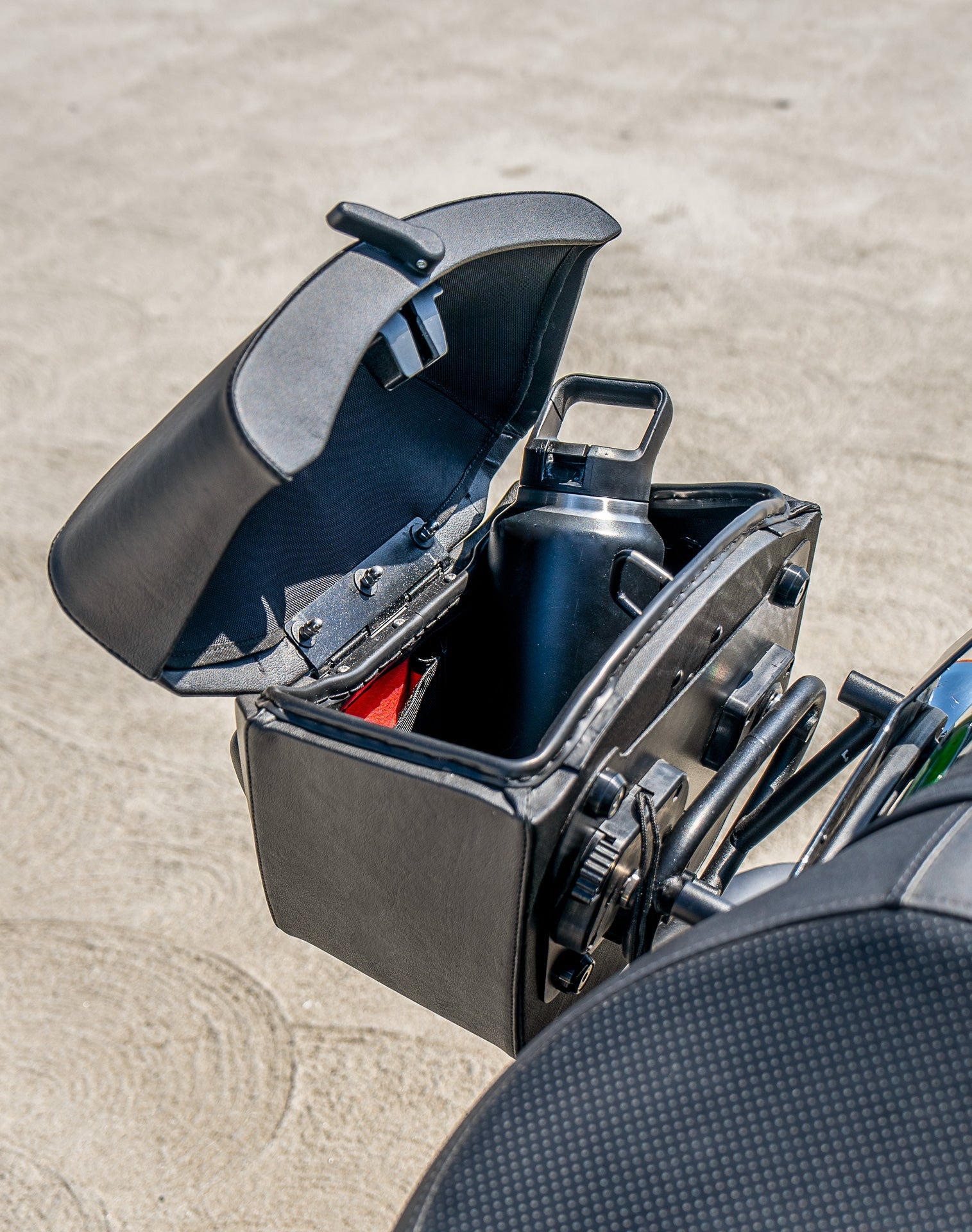 24L - Ironclad Quick-Mount Medium Kawasaki Vulcan 900 Custom Leather Wrapped Hard Alforjas