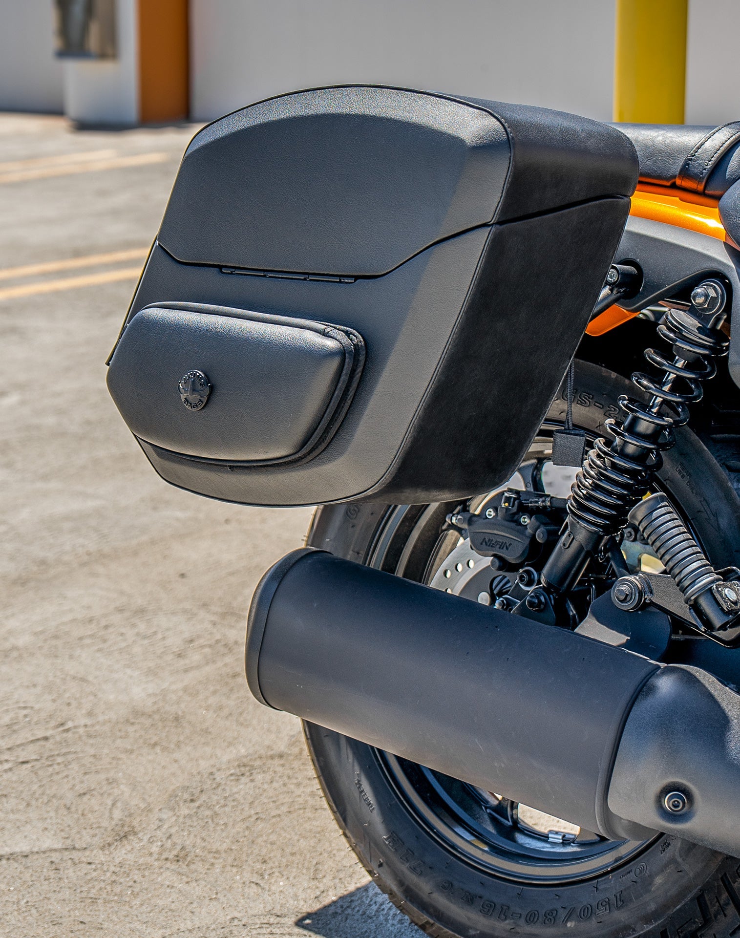24L - Ironclad Quick-Mount Medium Kawasaki Eliminator 450 Leather Wrapped Hard Alforjas