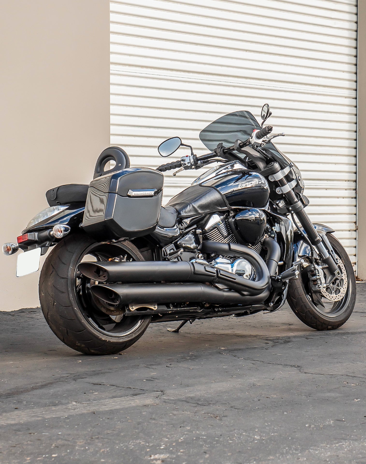 24L - Ironclad Quick-Mount Medium Suzuki Boulevard M109 VZR1800 Painted Hard Alforjas