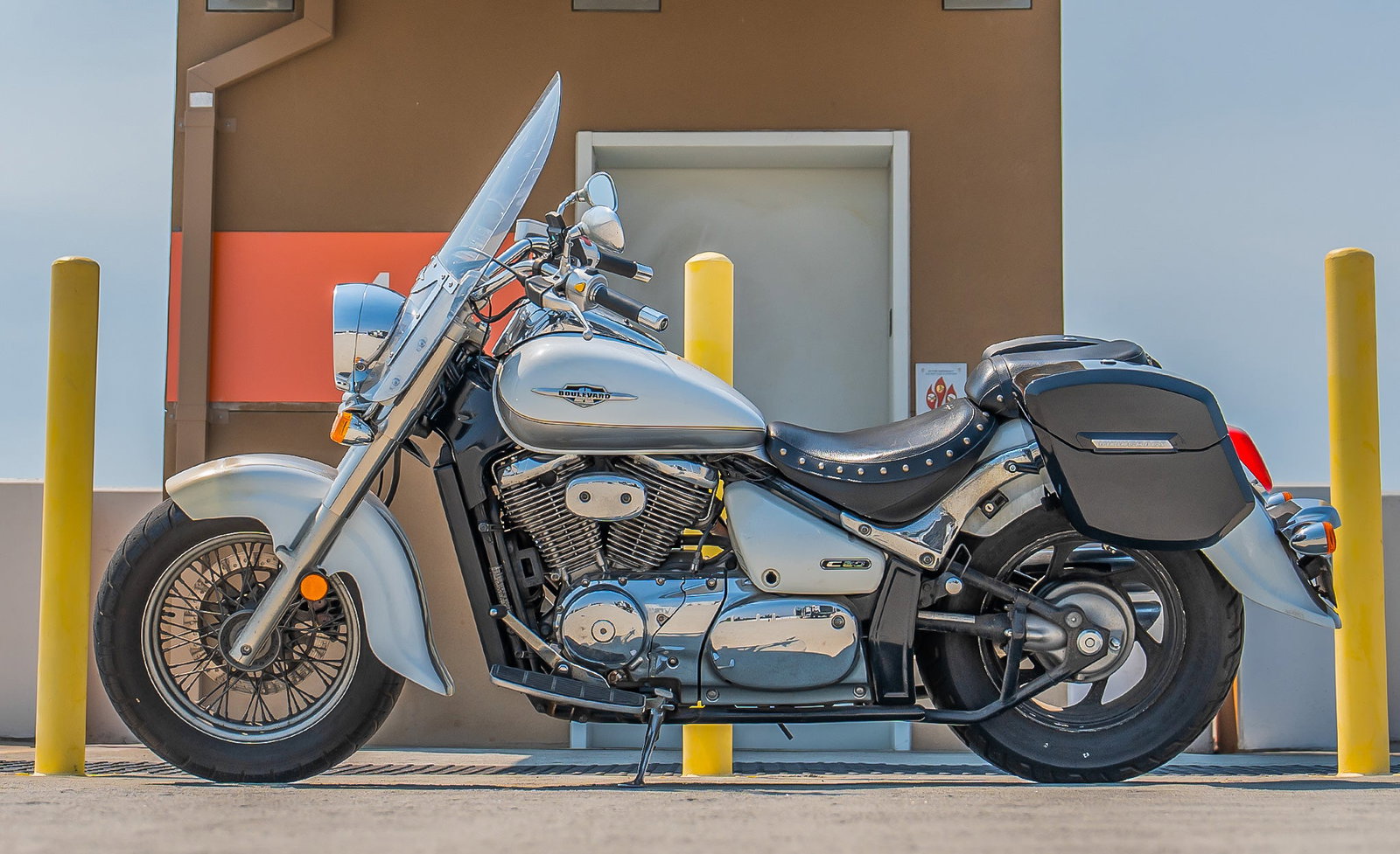 24L - Ironclad Quick-Mount Medium Suzuki Boulevard C50 VL800 Painted Hard Alforjas