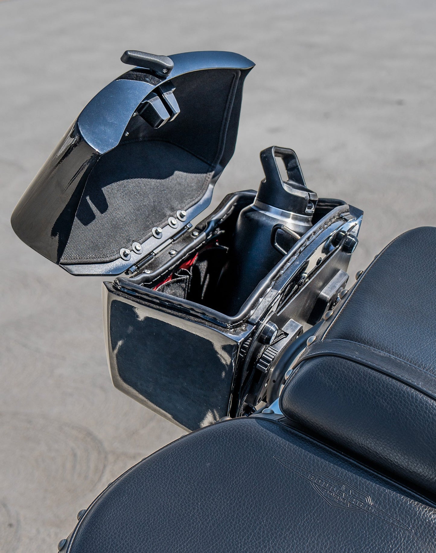 24L - Ironclad Quick-Mount Medium Suzuki Boulevard C50 VL800 Painted Hard Alforjas
