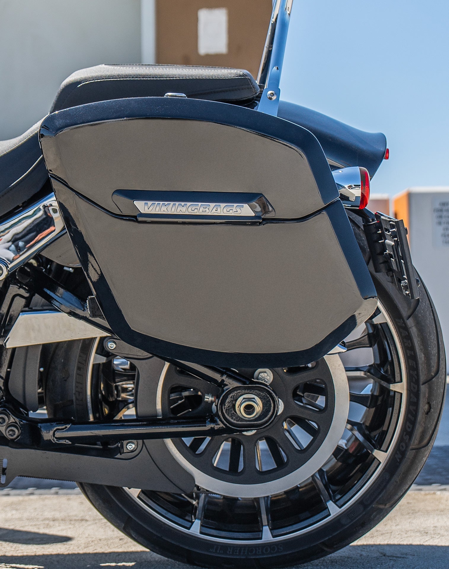 24L - Ironclad Quick-Mount Medium Harley Softail Breakout FXBR/S Painted Hard Alforjas