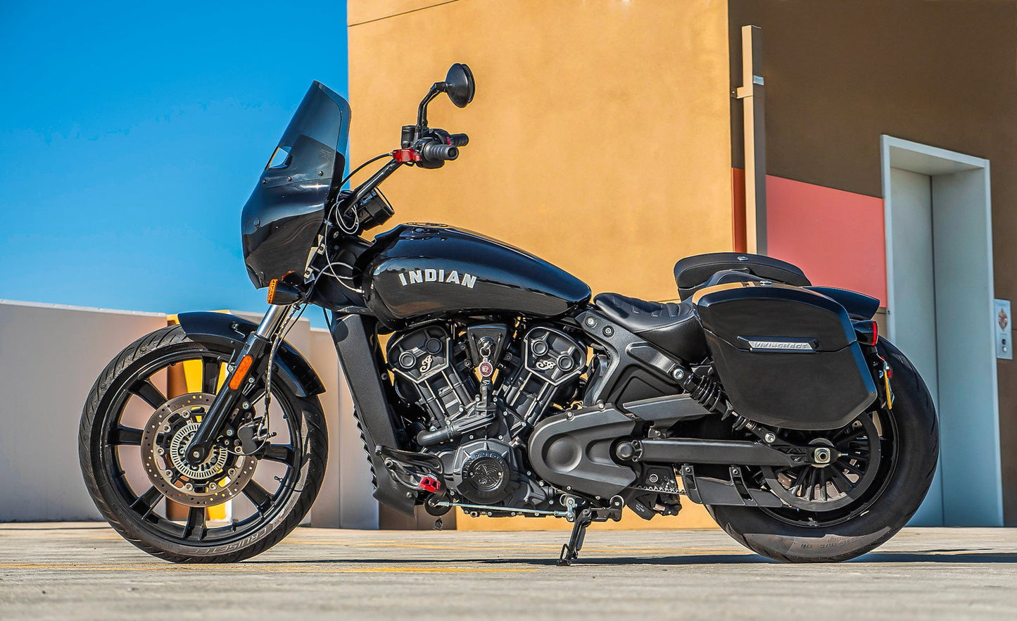 24L - Ironclad Quick-Mount Medium Indian Scout Bobber Twenty Painted Hard Alforjas