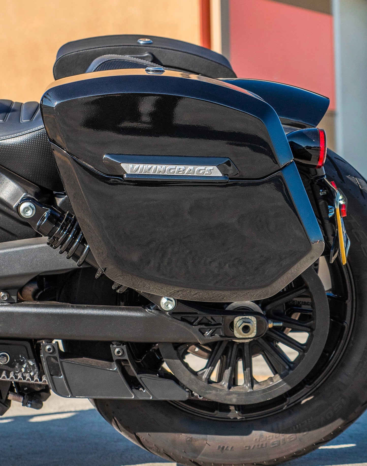 24L - Ironclad Quick-Mount Medium Indian Scout Bobber Twenty Painted Hard Alforjas