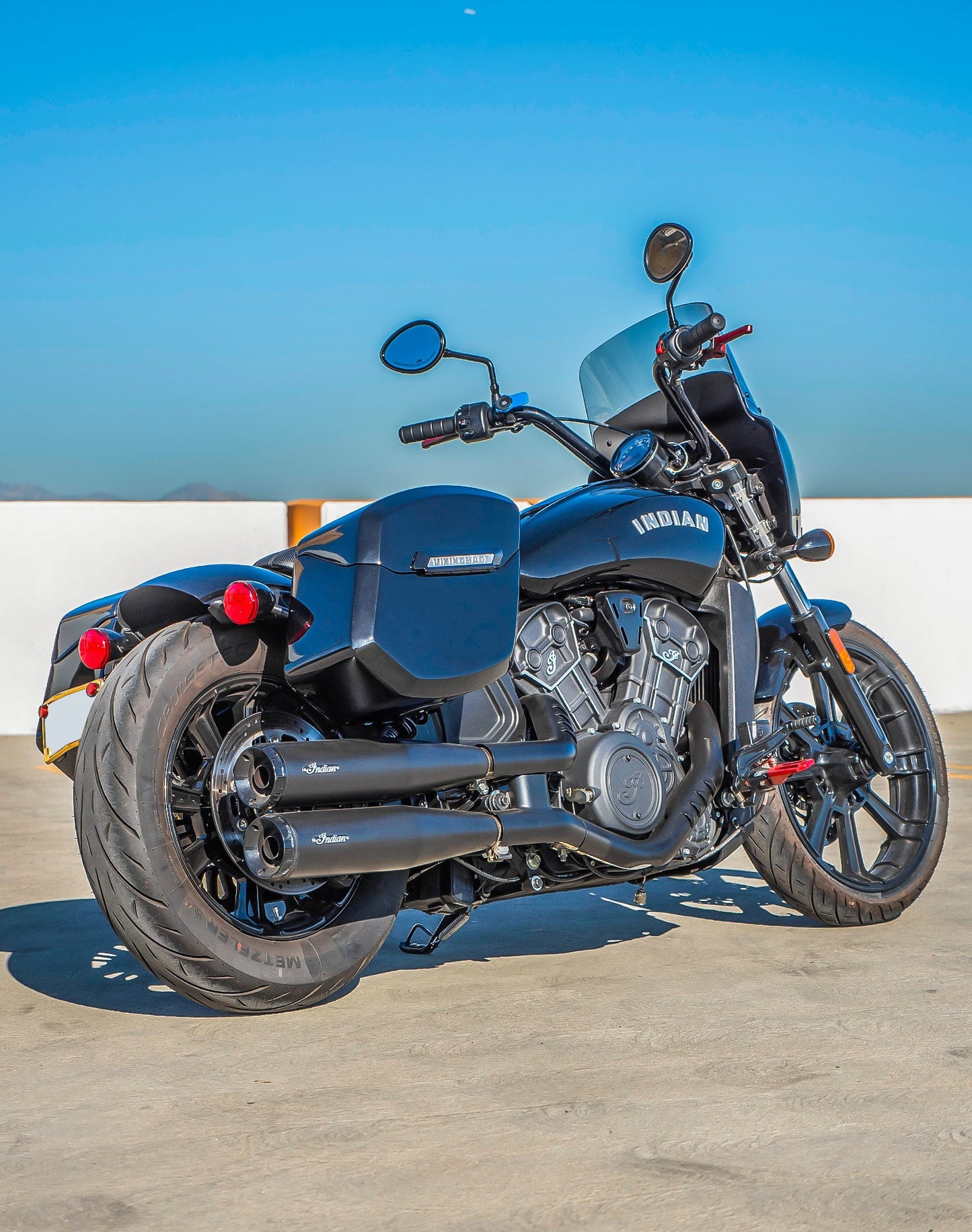 24L - Ironclad Quick-Mount Medium Indian Scout Bobber Painted Hard Alforjas