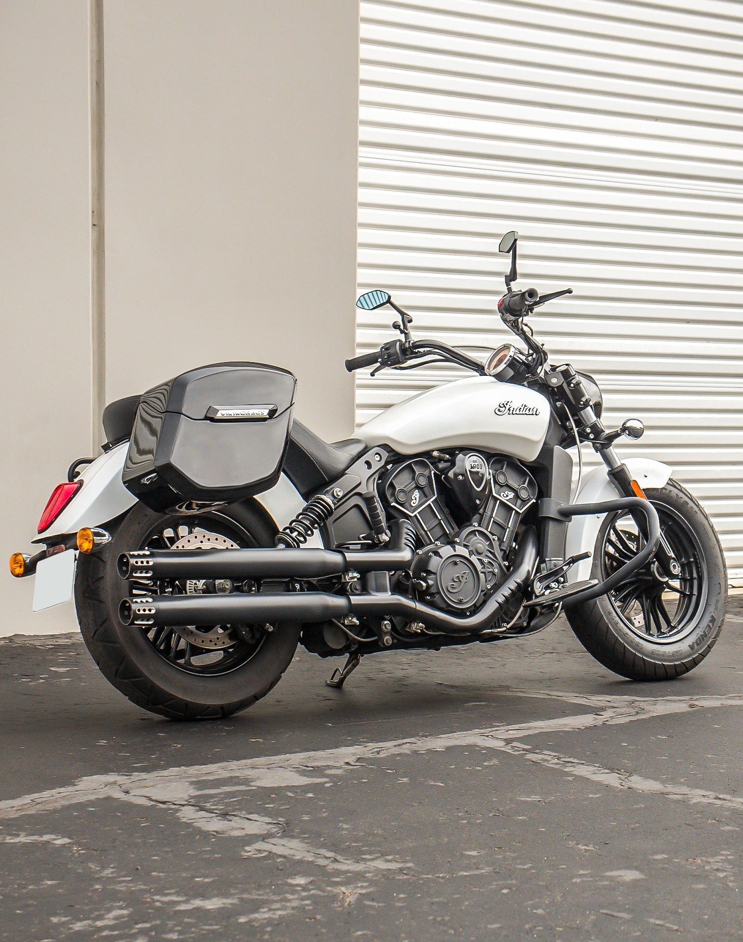 24L - Ironclad Quick-Mount Medium Indian Scout Painted Hard Alforjas