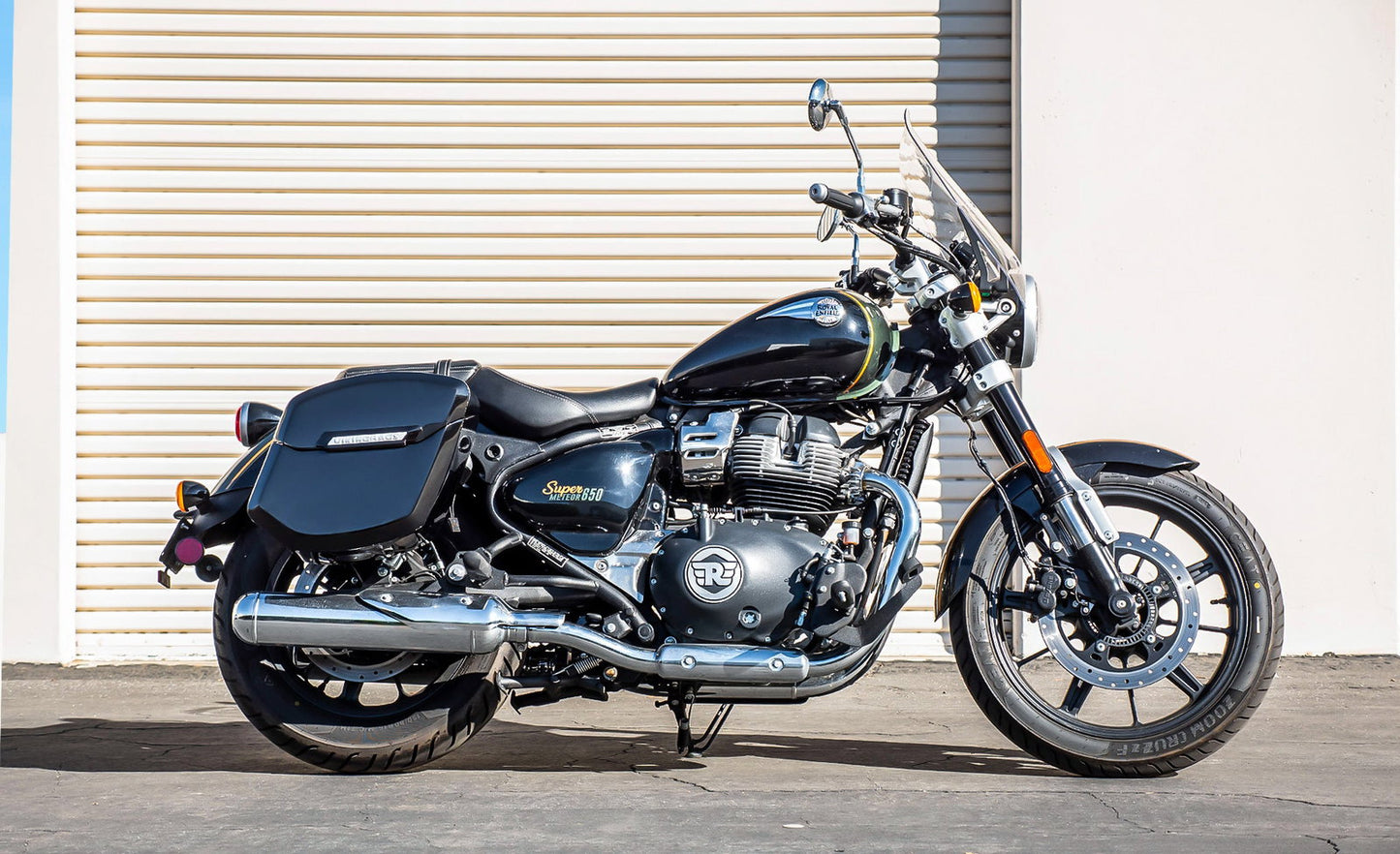 24L - Ironclad Quick-Mount Medium Royal Enfield Super Meteor 650 Painted Hard Alforjas