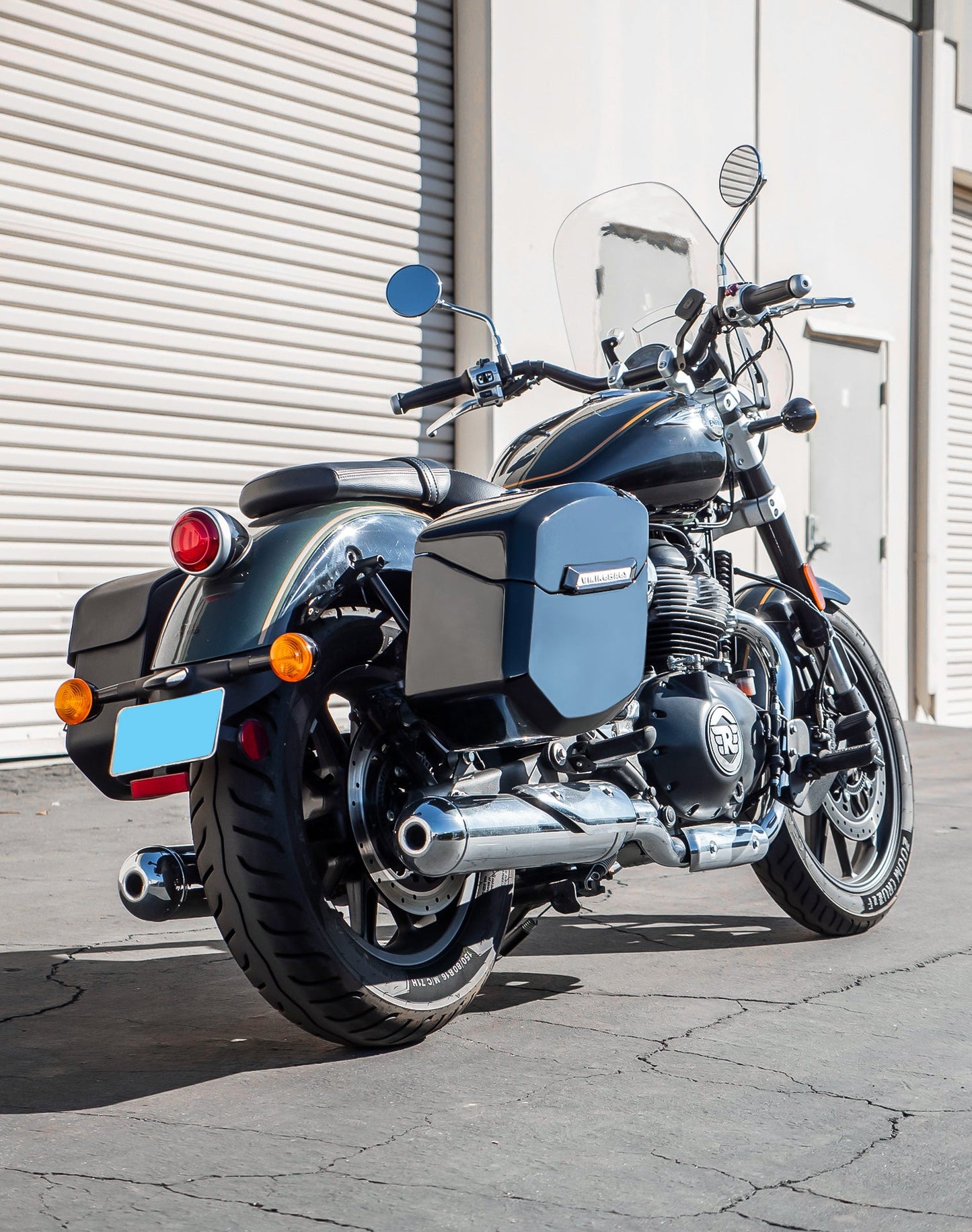 24L - Ironclad Quick-Mount Medium Royal Enfield Super Meteor 650 Painted Hard Alforjas