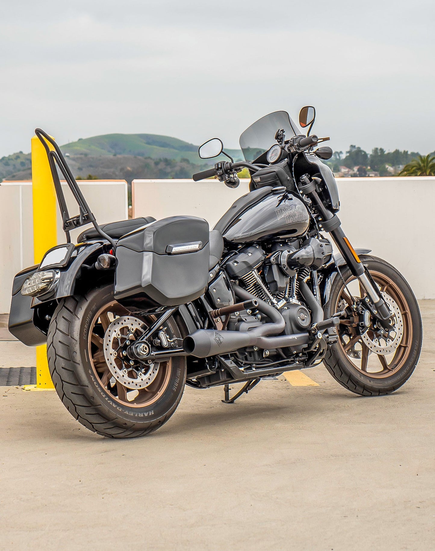 24L - Ironclad Quick-Mount Medium Harley Softail Low Rider S FXLRS Painted Hard Alforjas