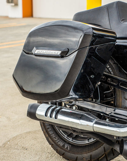 24L - Ironclad Quick-Mount Medium Harley Sportster 1200 Custom XL1200C Painted Hard Alforjas