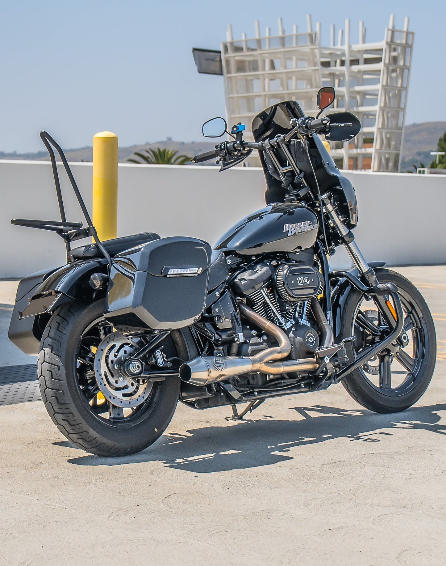 24L - Ironclad Quick-Mount Medium Harley Softail Street Bob Painted Hard Alforjas