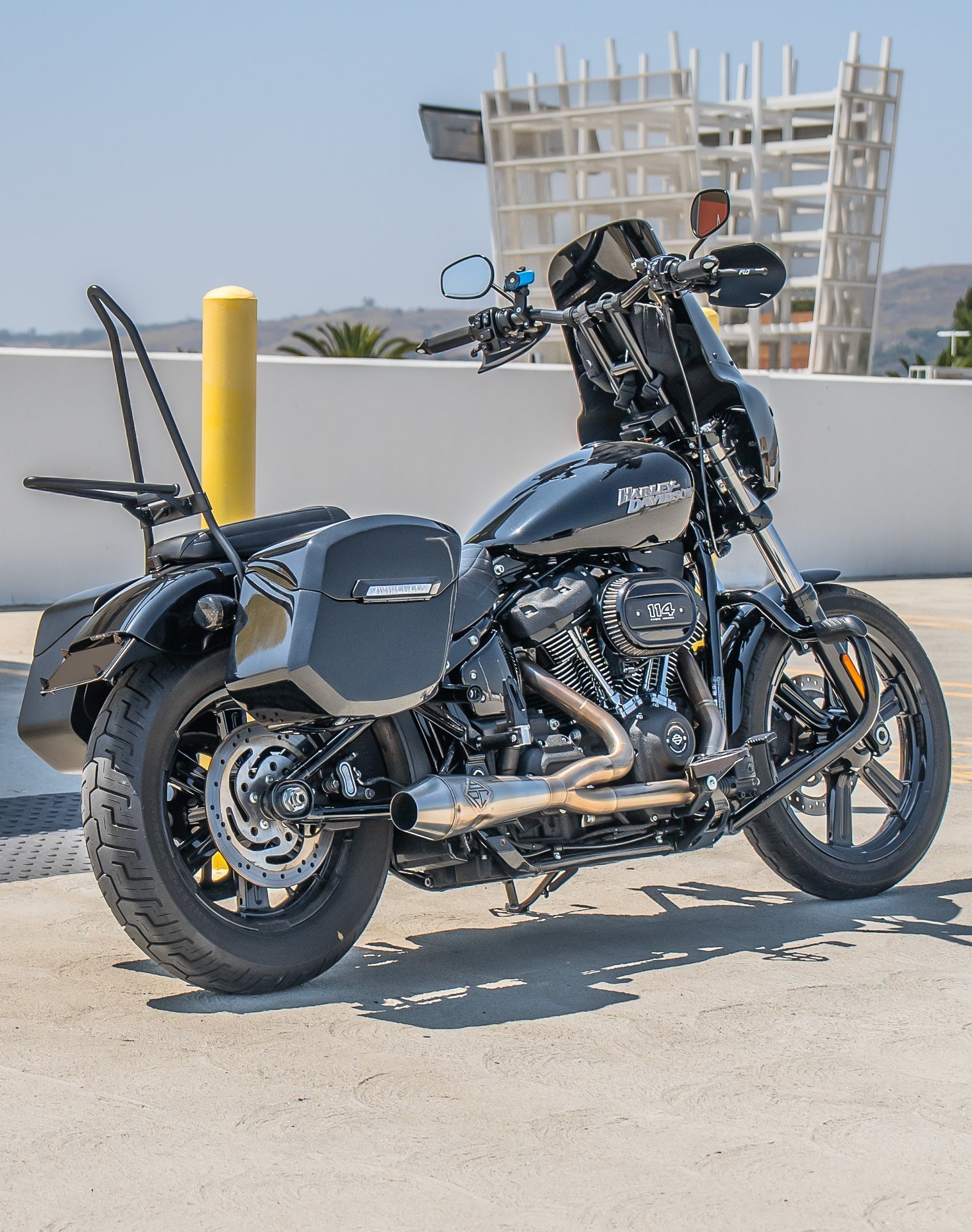 24L - Ironclad Quick-Mount Medium Harley Softail Street Bob Painted Hard Alforjas