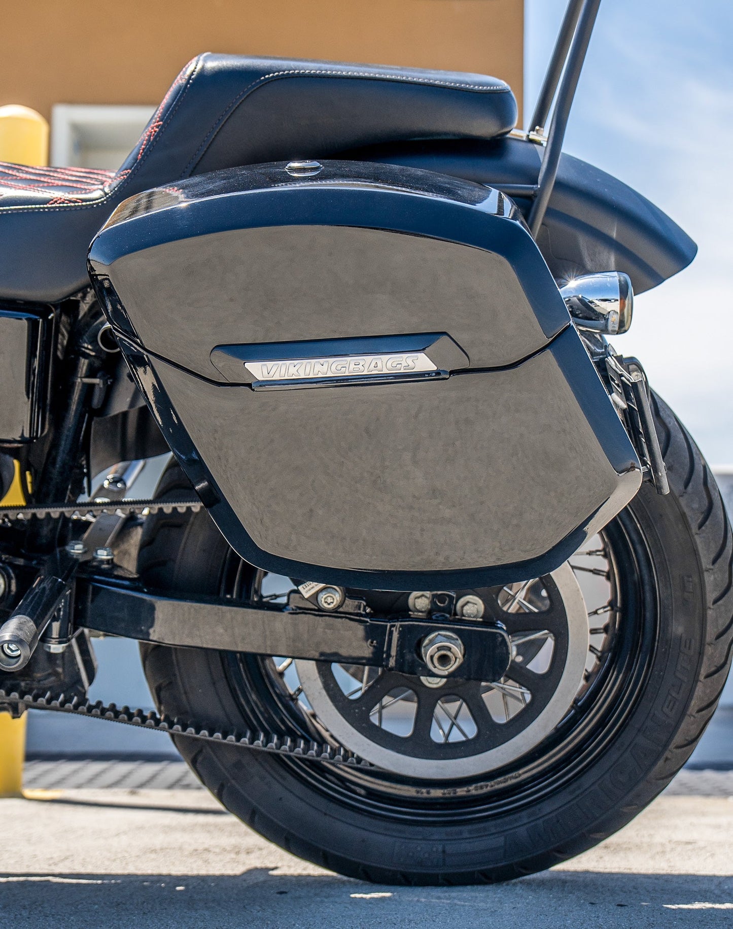 24L - Ironclad Quick-Mount Medium Harley Dyna Street Bob FXDB Painted Hard Alforjas
