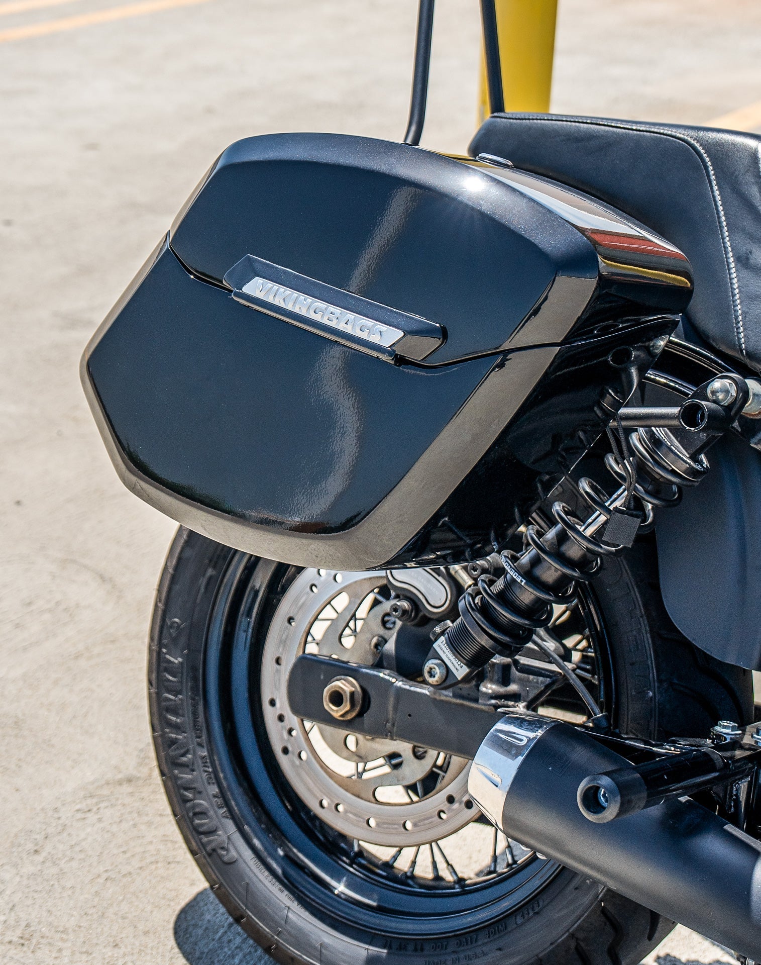 24L - Ironclad Quick-Mount Medium Harley Dyna Street Bob FXDB Painted Hard Alforjas