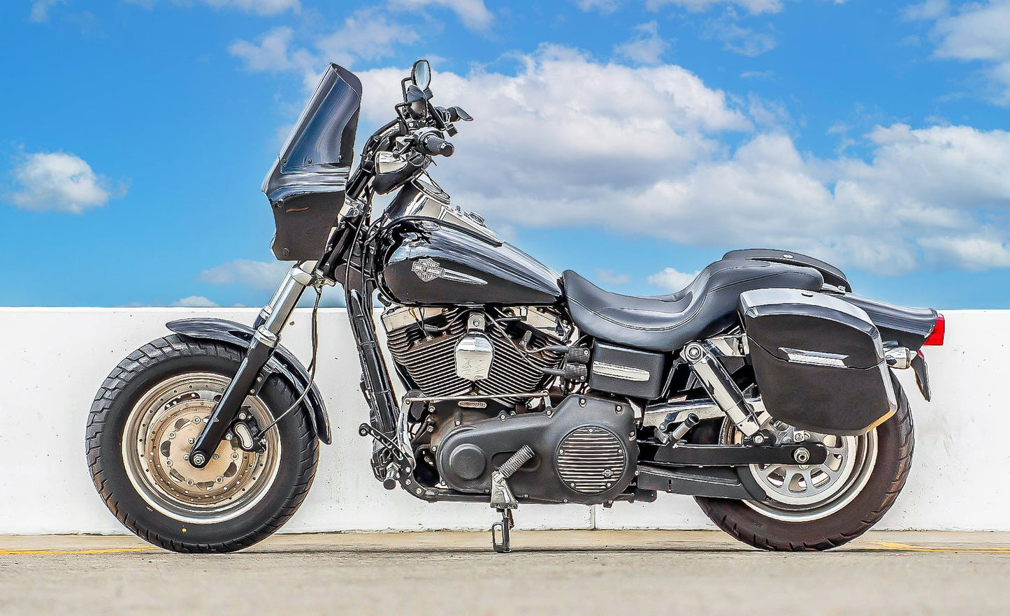 24L - Ironclad Quick-Mount Medium Harley Dyna Fat Bob FXDF Painted Hard Alforjas