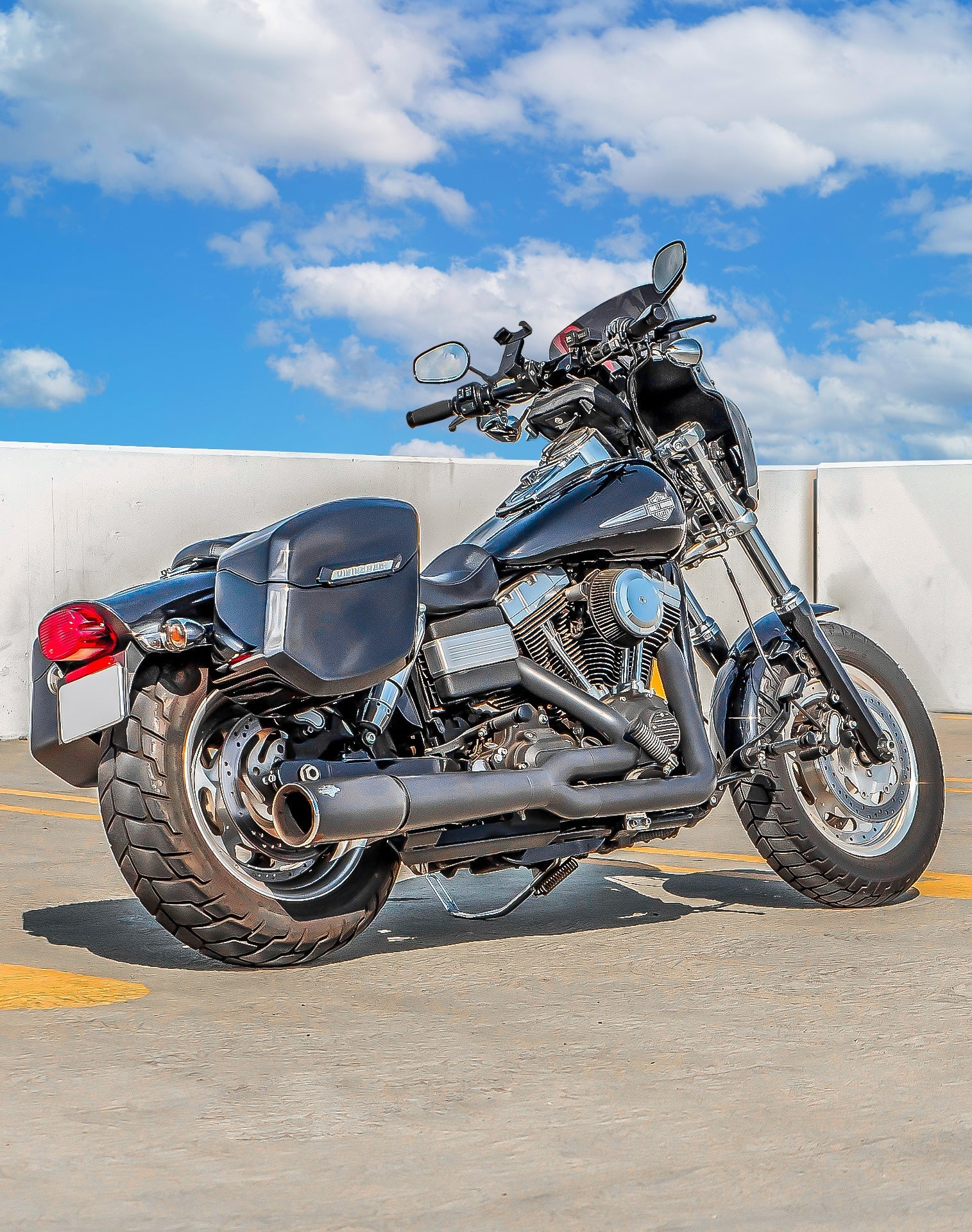 24L - Ironclad Quick-Mount Medium Harley Dyna Fat Bob FXDF Painted Hard Alforjas