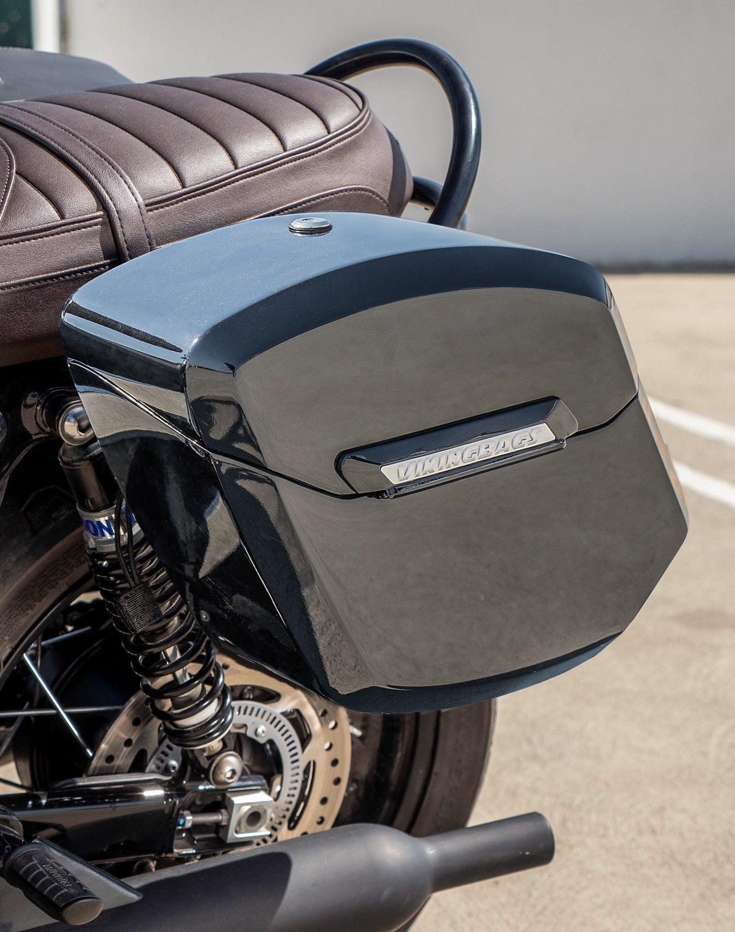 24L - Ironclad Quick-Mount Medium Triumph Bonneville T120 Painted Hard Alforjas