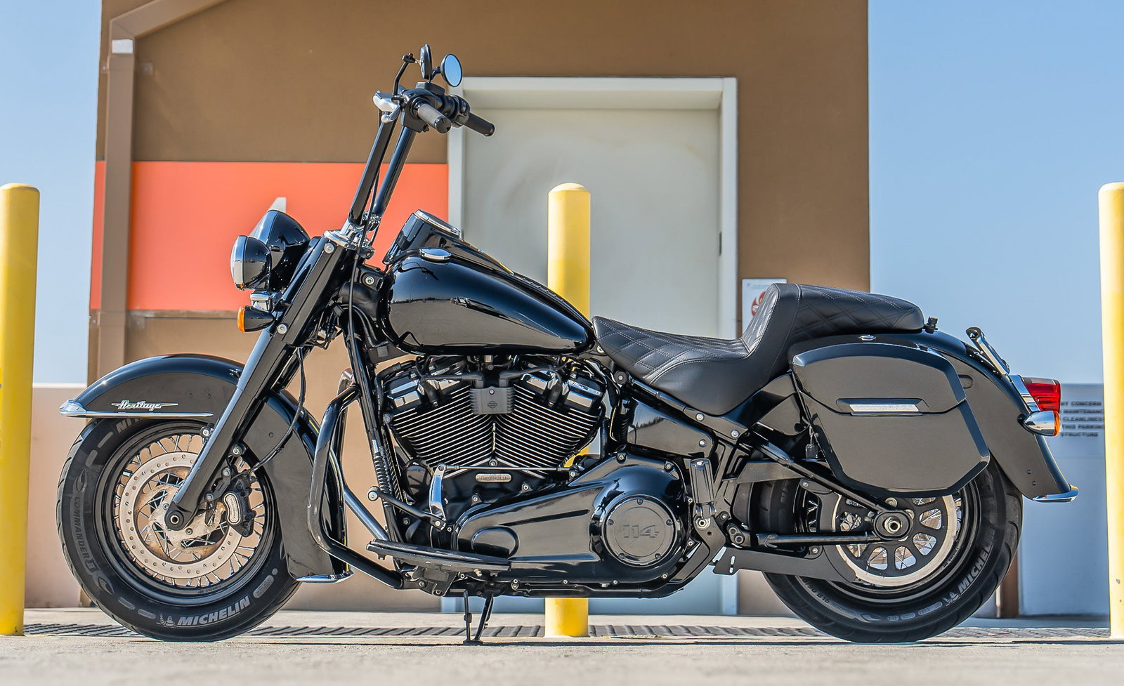 24L - Ironclad Quick-Mount Medium Harley Softail Heritage FLHC/S Painted Hard Alforjas
