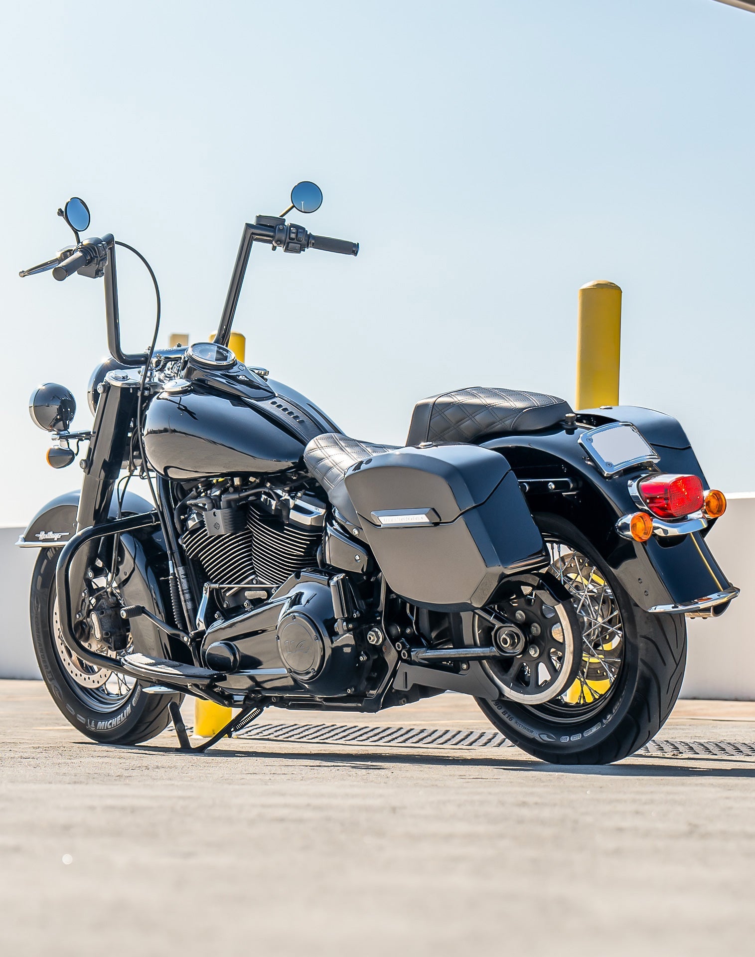 24L - Ironclad Quick-Mount Medium Harley Softail Heritage FLHC/S Painted Hard Alforjas