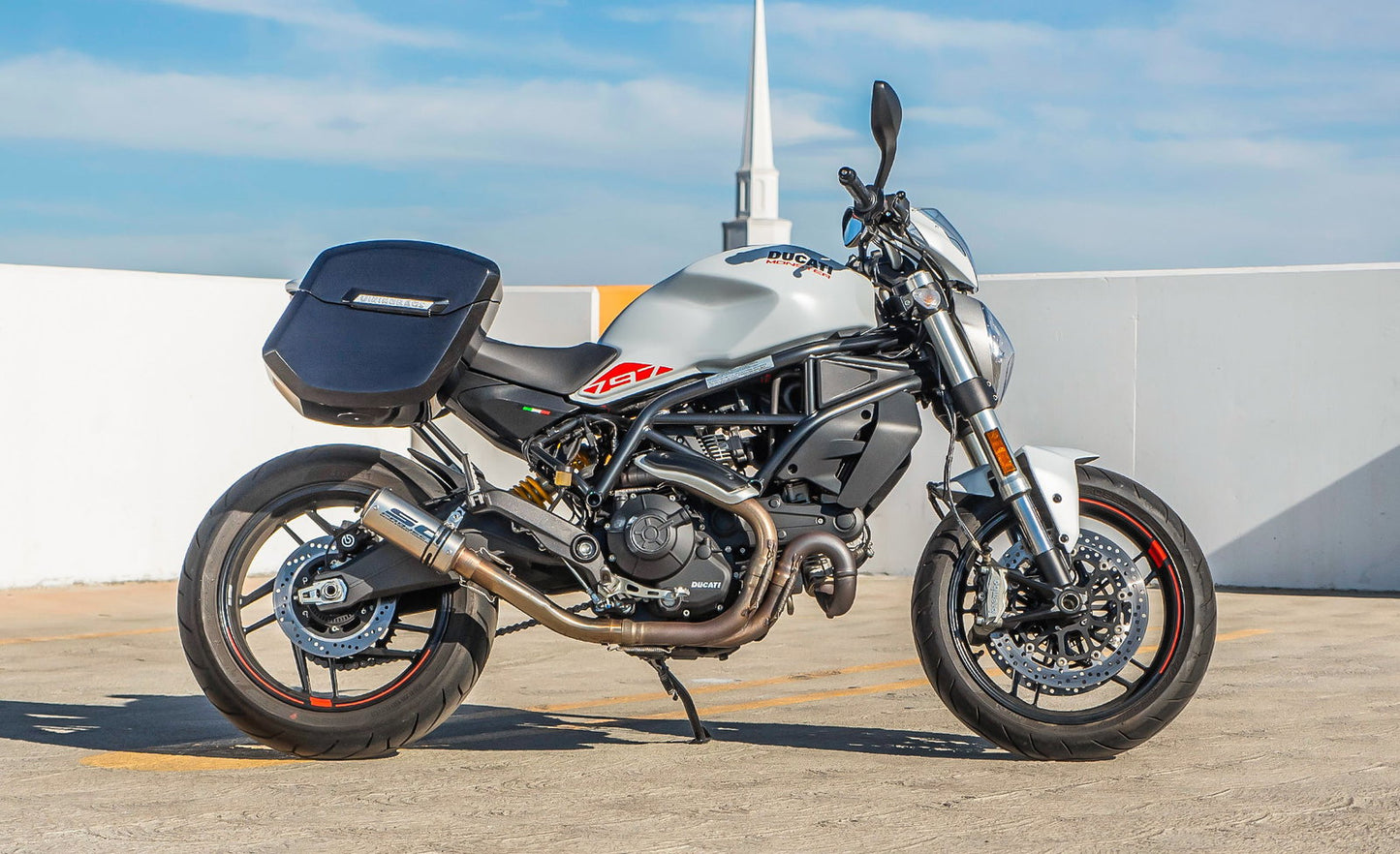 24L - Ironclad Quick-Mount Medium Ducati Monster 797 Painted Hard Alforjas