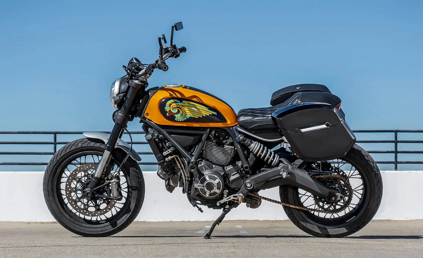 24L - Ironclad Quick-Mount Medium Ducati Scrambler (2014-17) Painted Hard Alforjas