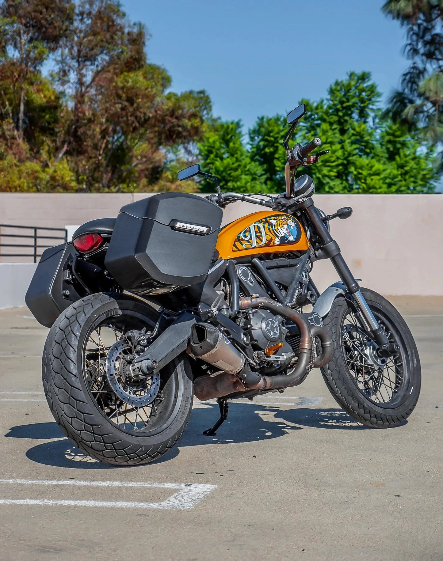 24L - Ironclad Quick-Mount Medium Ducati Scrambler (2014-17) Painted Hard Alforjas