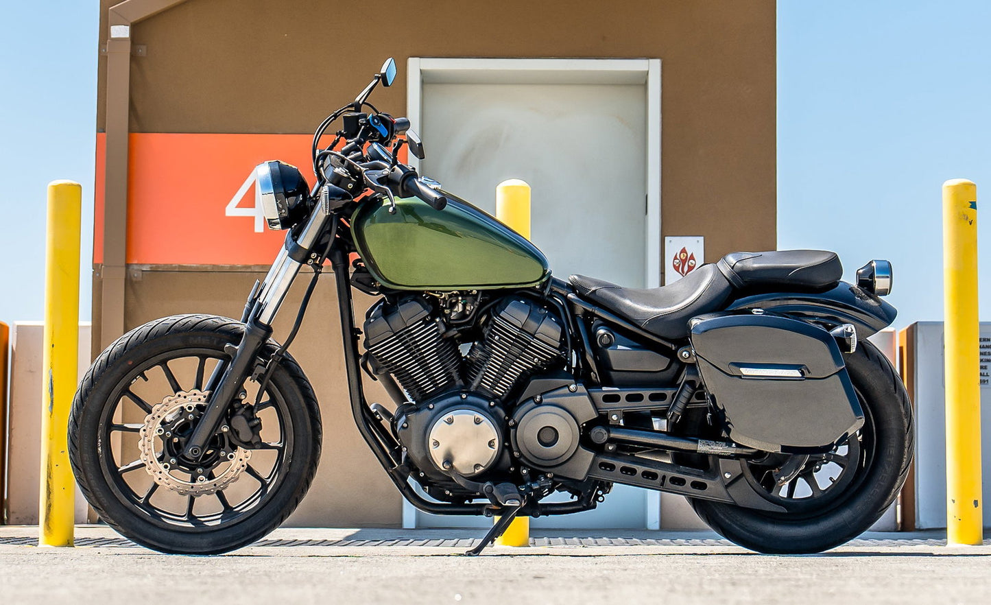 24L - Ironclad Quick-Mount Medium Yamaha Bolt Specific Painted Hard Alforjas