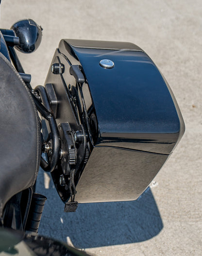 24L - Ironclad Quick-Mount Medium Yamaha Bolt Specific Painted Hard Alforjas