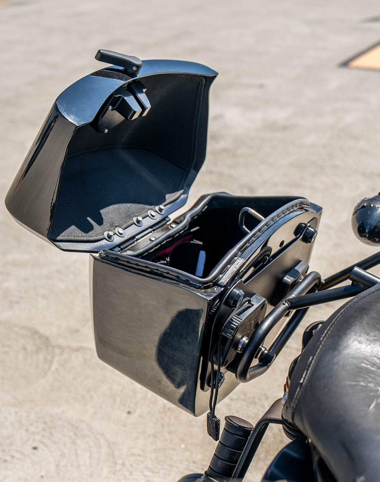 24L - Ironclad Quick-Mount Medium Yamaha Bolt Specific Painted Hard Alforjas
