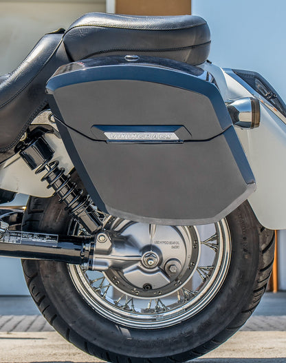 24L - Ironclad Quick-Mount Medium Honda 750 Shadow Aero Painted Hard Alforjas