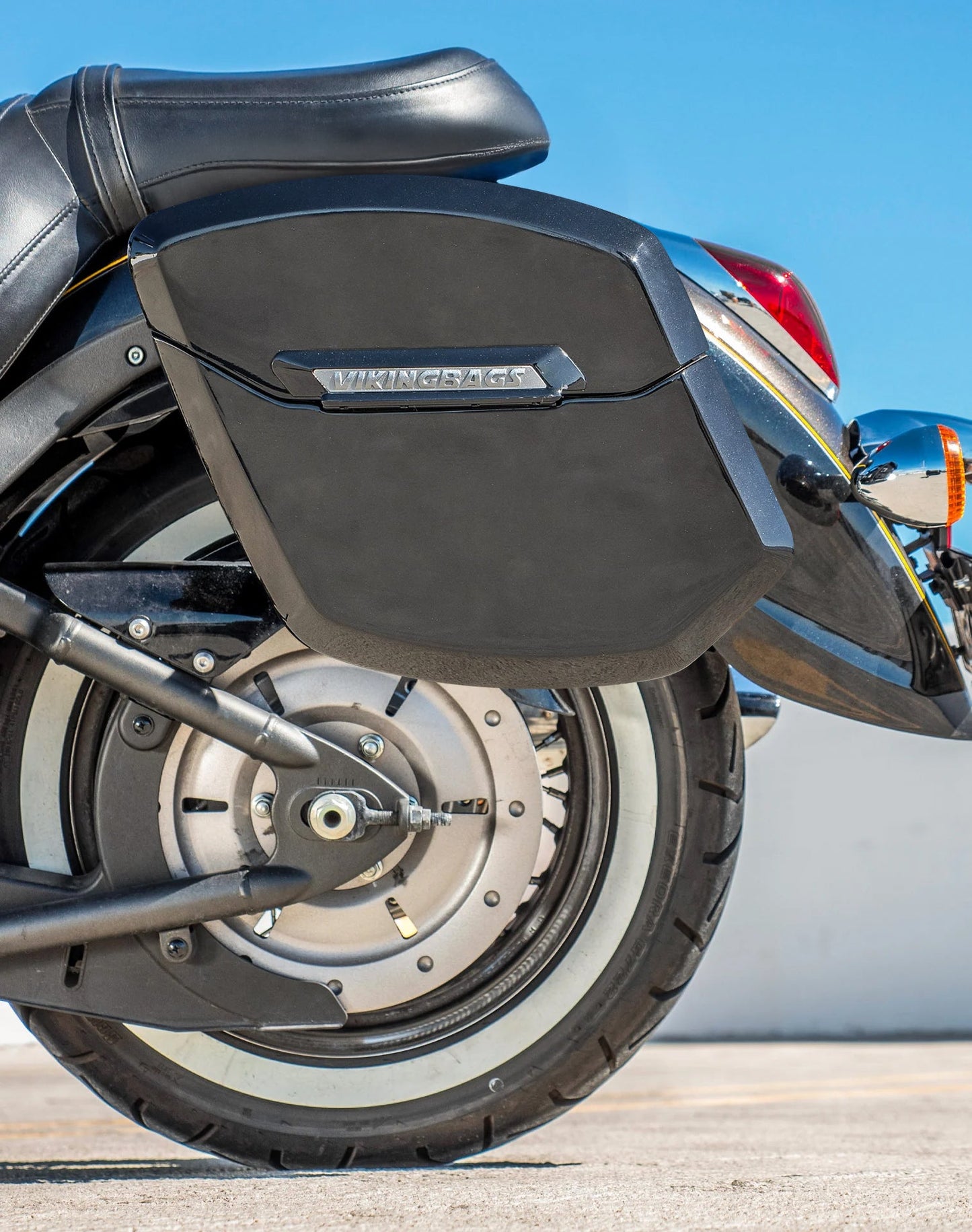 24L - Ironclad Quick-Mount Medium Kawasaki Vulcan 900 Classic VN900 Painted Hard Alforjas