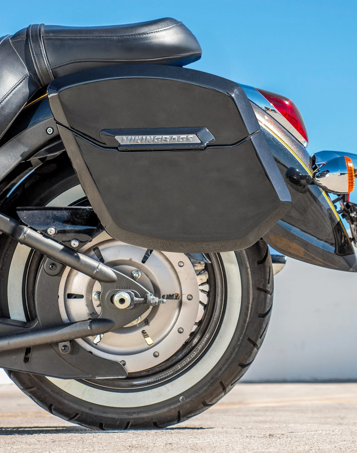 24L - Ironclad Quick-Mount Medium Kawasaki Vulcan 900 Classic VN900 Painted Hard Alforjas