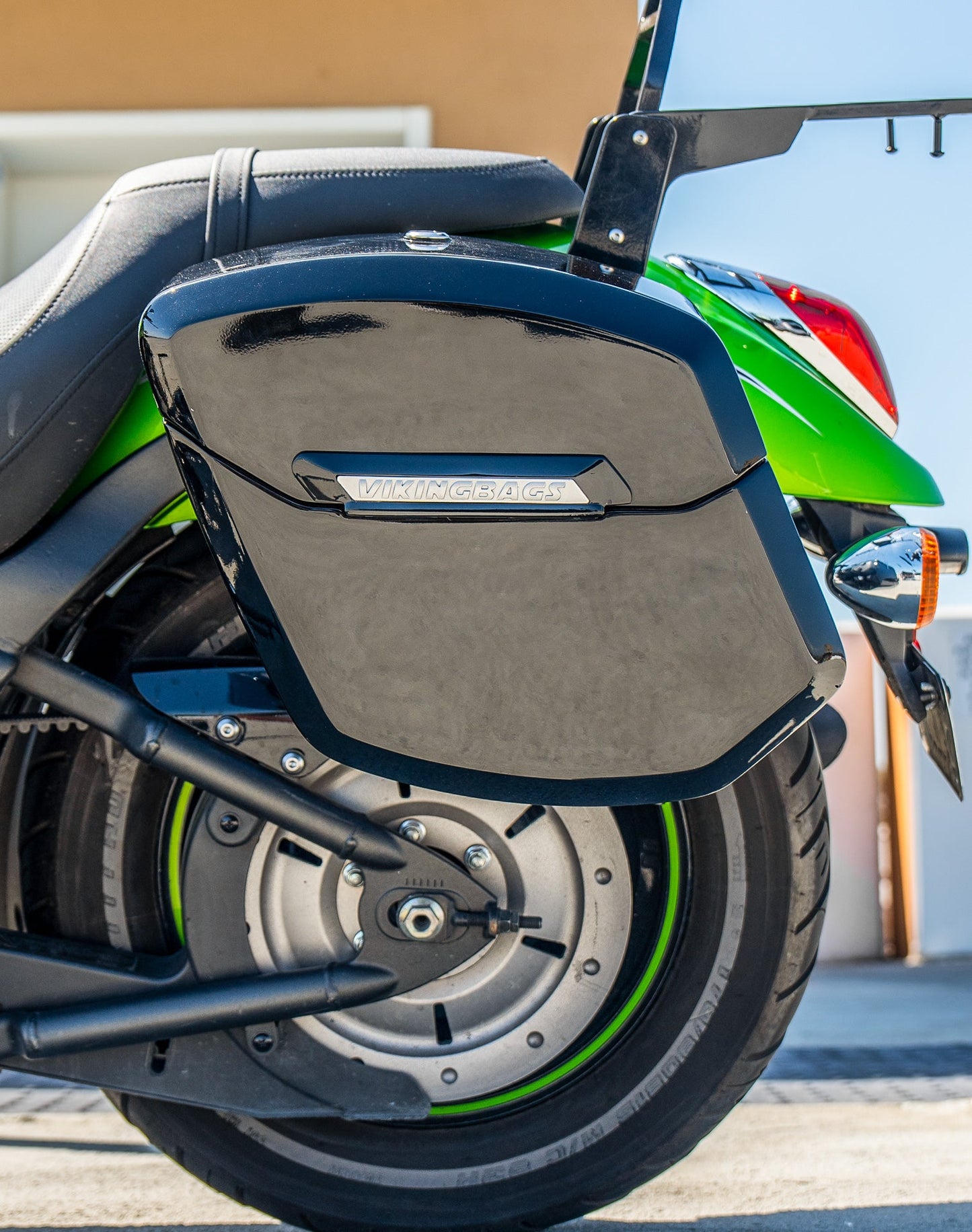 24L - Ironclad Quick-Mount Medium Kawasaki Vulcan 900 Custom Painted Hard Alforjas