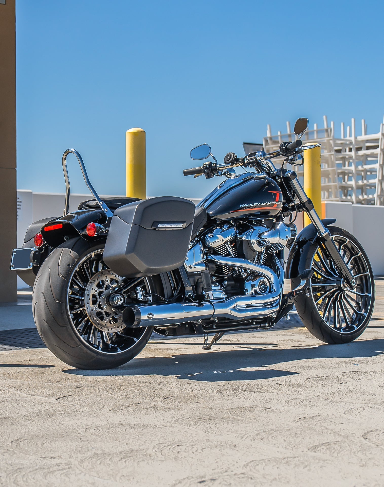 24L - Ironclad Quick-Mount Medium Harley Softail Breakout FXBR/S Matte Hard Alforjas