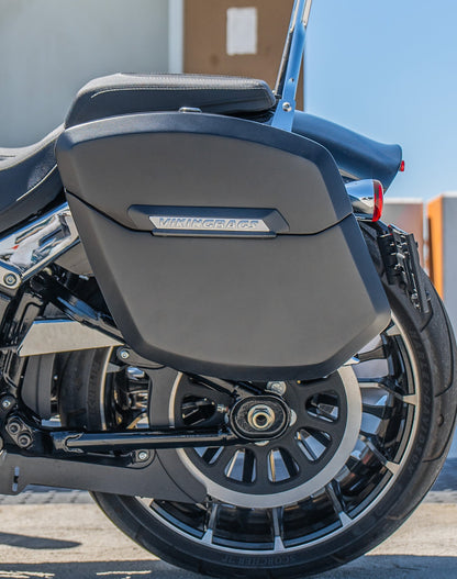 24L - Ironclad Quick-Mount Medium Harley Softail Breakout FXBR/S Matte Hard Alforjas
