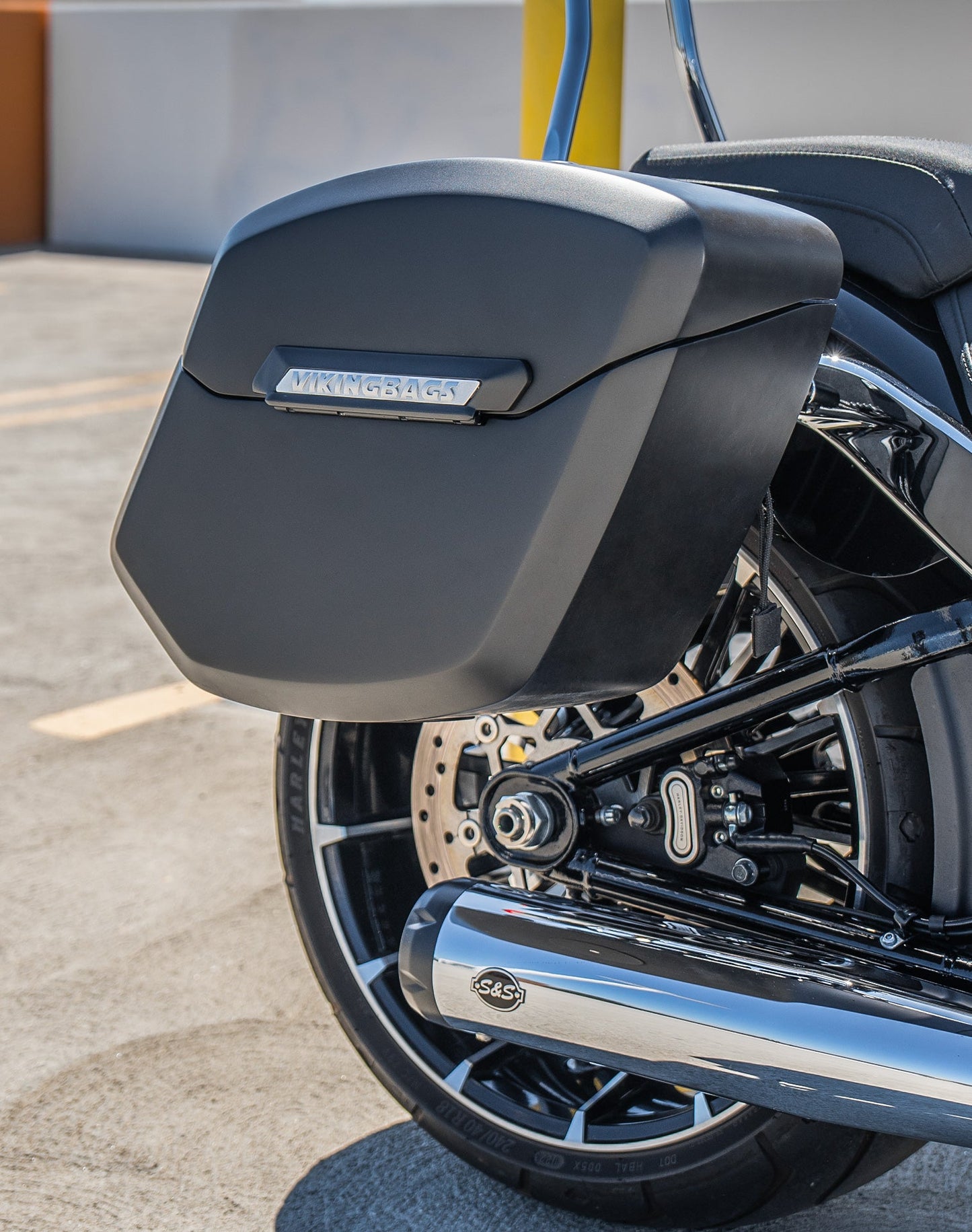 24L - Ironclad Quick-Mount Medium Harley Softail Breakout FXBR/S Matte Hard Alforjas